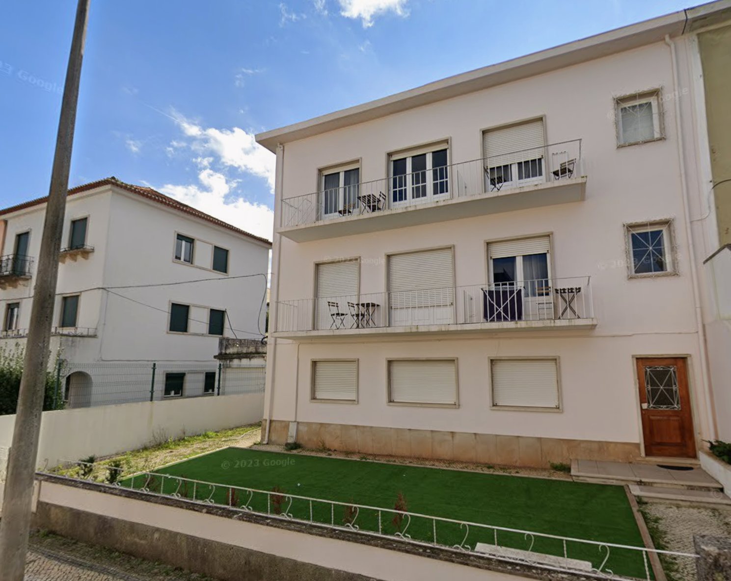 Depois: fachada do prédio de studios na Rua de Angola, Coimbra
