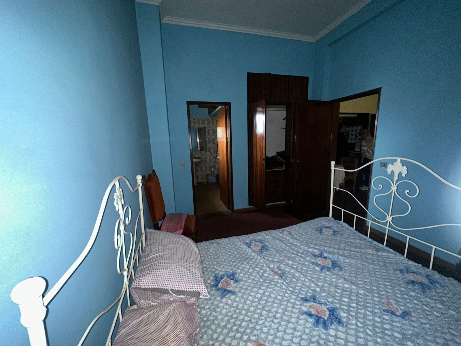Depois: quarto do apartamento T1, Santa Clara